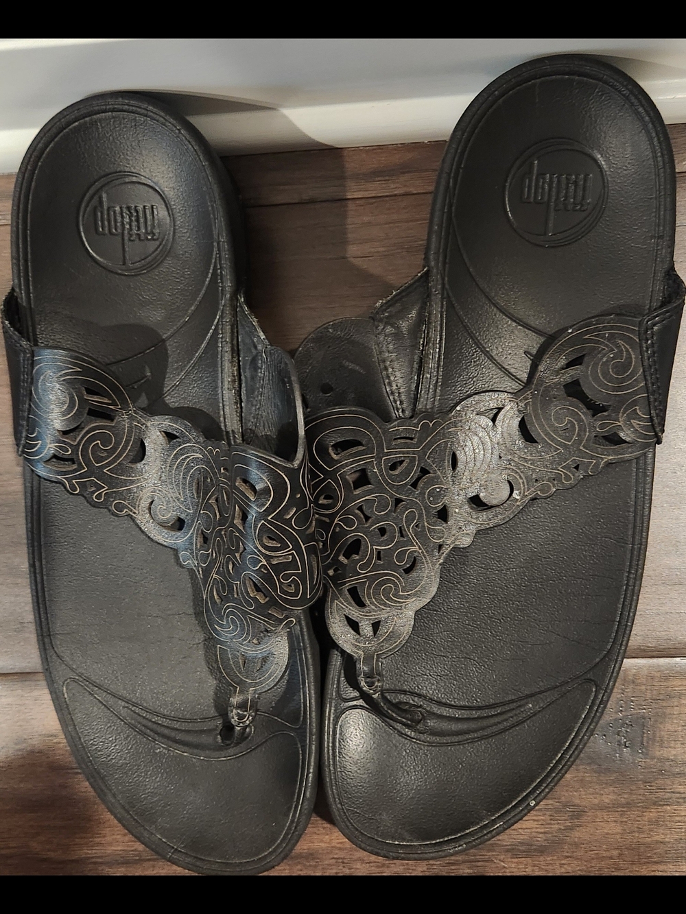 Black Decorative Cutout Slide Sandals By Fitflop. Sz 10 Wide